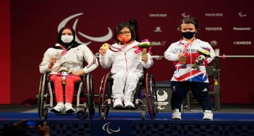 رحاب رضوان تكتب التاريخ.. حطمت رقم بارالمبي وحصدت فضية رفع الأثقال